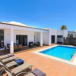 וילה Mamma Mia Sleeps 6 With Pool *