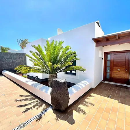 Mamma Mia Sleeps 6 With Pool Vila Playa Blanca (Lanzarote)