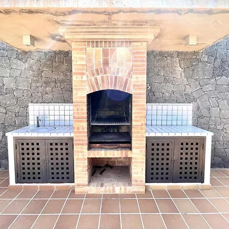 Mamma Mia Sleeps 6 With Pool Vila Playa Blanca (Lanzarote)