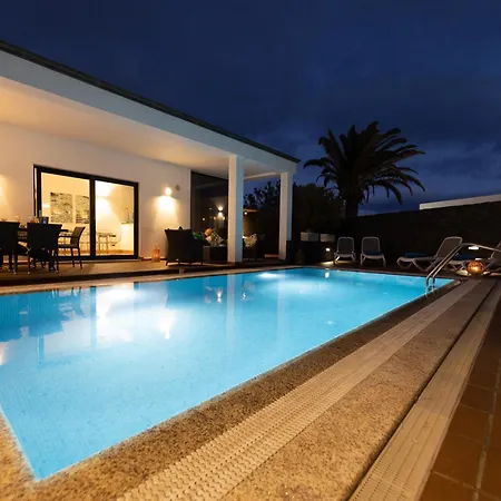 Mamma Mia Sleeps 6 With Pool Vila Playa Blanca (Lanzarote)