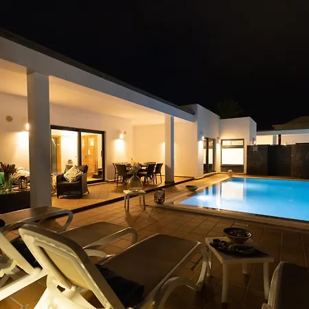 Vila Mamma Mia Sleeps 6 With Pool Playa Blanca (Lanzarote)