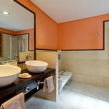 Вилла Mamma Mia Sleeps 6 With Pool