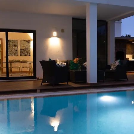 Mamma Mia Sleeps 6 With Pool Коста Бланка