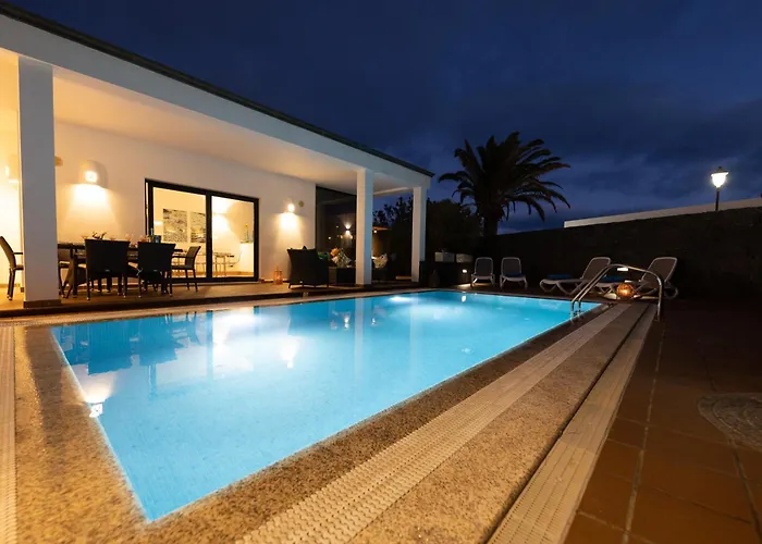 Mamma Mia Sleeps 6 With Pool Vila Playa Blanca (Lanzarote)