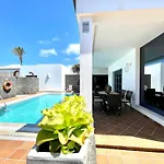 Mamma Mia Sleeps 6 With Pool * Playa Blanca (Lanzarote)