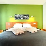 Villa Mamma Mia Sleeps 6 With Pool *