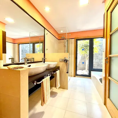 Mamma Mia Sleeps 6 With Pool Playa Blanca
