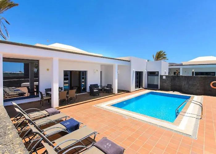 Вилла Mamma Mia Sleeps 6 With Pool *